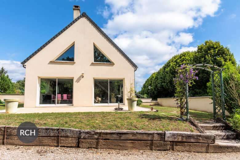 Photos du bien : Poigny-la-Forêt – Maison contemporaine en parfait état