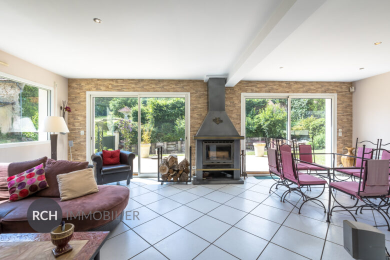 Photos du bien : Poigny-la-Forêt – Maison contemporaine en parfait état