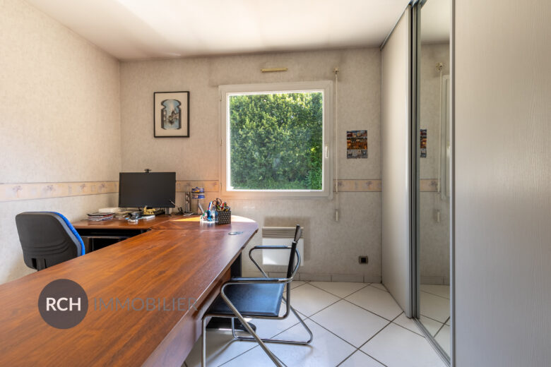Photos du bien : Poigny-la-Forêt – Maison contemporaine en parfait état
