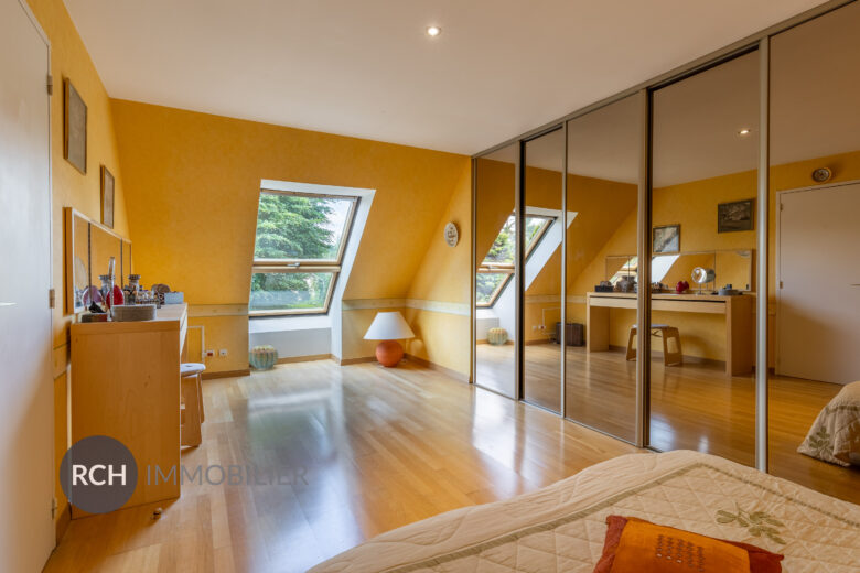 Photos du bien : Poigny-la-Forêt – Maison contemporaine en parfait état