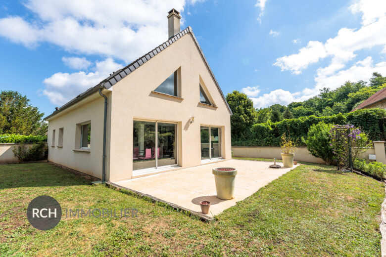 Photos du bien : Poigny-la-Forêt – Maison contemporaine en parfait état