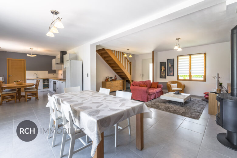 Photos du bien : Exclusivité – Vicq – Maison familiale en parfait état avec vue dégagée