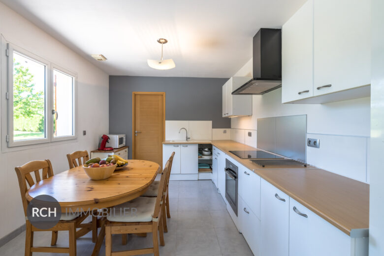 Photos du bien : Exclusivité – Vicq – Maison familiale en parfait état avec vue dégagée