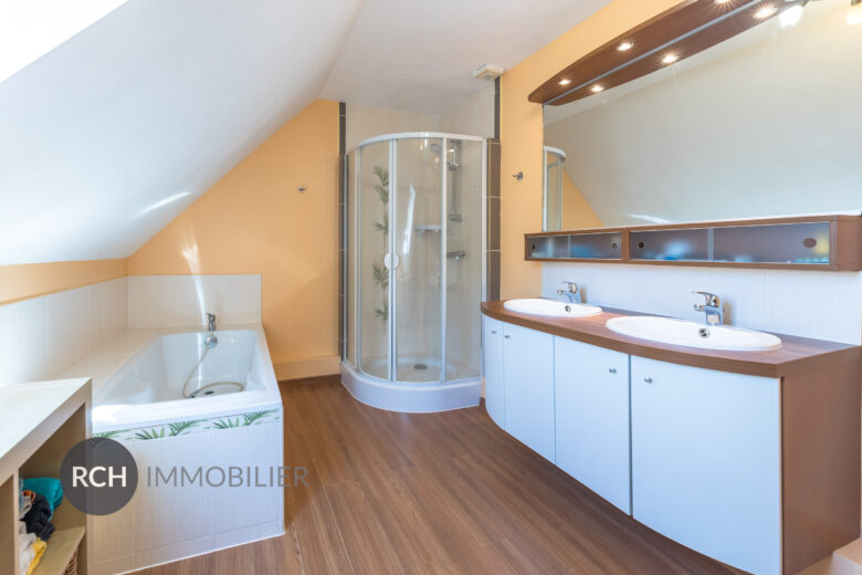 Photos du bien : Exclusivité – Vicq – Maison familiale en parfait état avec vue dégagée