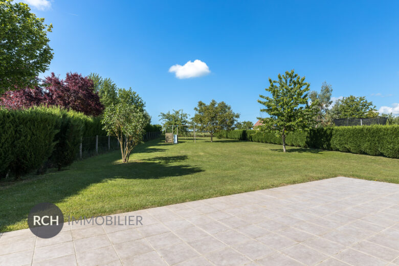 Photos du bien : Exclusivité – Vicq – Maison familiale en parfait état avec vue dégagée