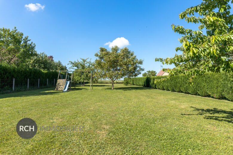 Photos du bien : Exclusivité – Vicq – Maison familiale en parfait état avec vue dégagée