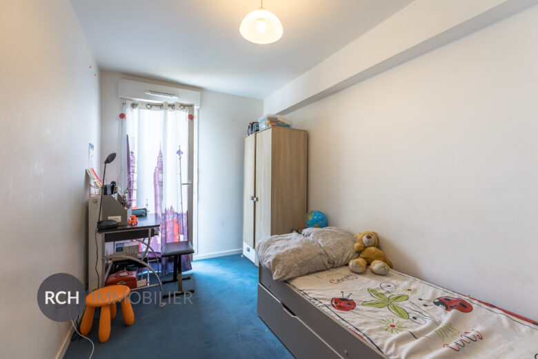 Photos du bien : Elancourt – Appartement 4 pièces avec terrasse et jardin privatif dans une résidence récente
