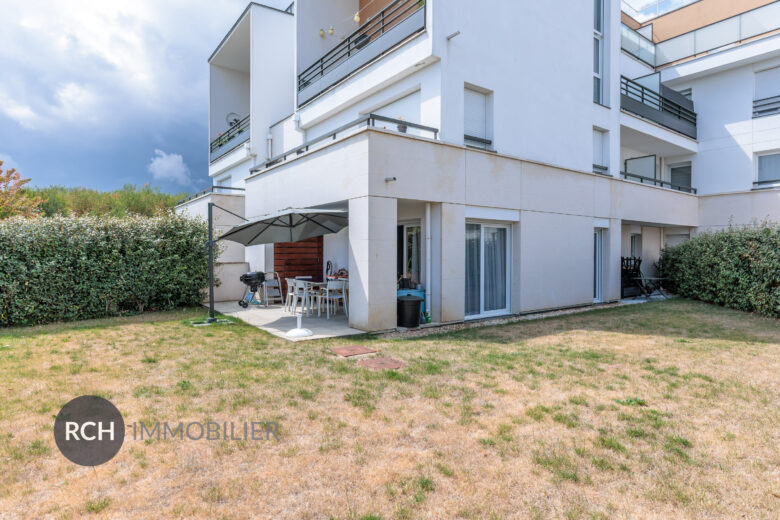 Photos du bien : Elancourt – Appartement 4 pièces avec terrasse et jardin privatif dans une résidence récente