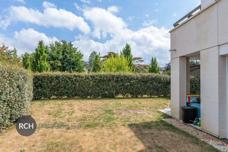 Photos du bien : Elancourt – Appartement 4 pièces avec terrasse et jardin privatif dans une résidence récente