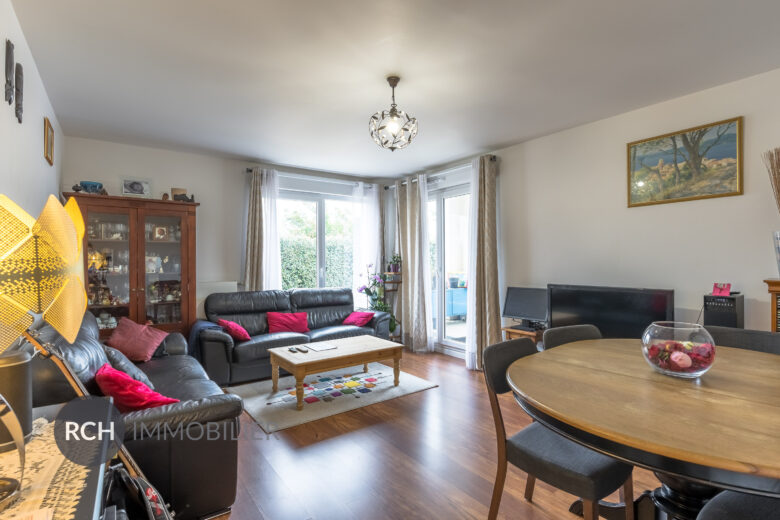 Photos du bien : Elancourt – Appartement 4 pièces avec terrasse et jardin privatif dans une résidence récente