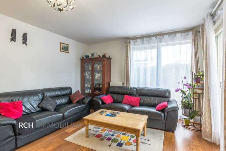 Photos du bien : Elancourt – Appartement 4 pièces avec terrasse et jardin privatif dans une résidence récente