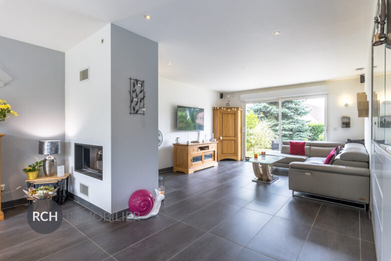 Photos du bien : Gambais – Jolie maison moderne en parfait état avec garage double