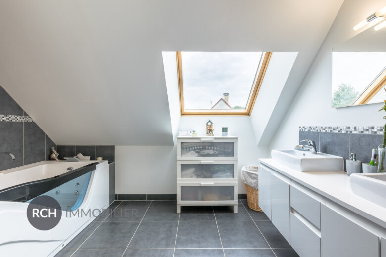 Photos du bien : Gambais – Jolie maison moderne en parfait état avec garage double