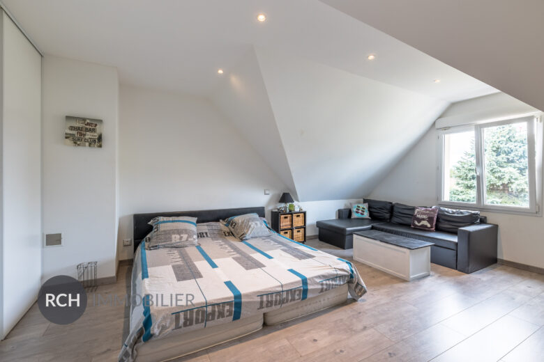 Photos du bien : Gambais – Jolie maison moderne en parfait état avec garage double