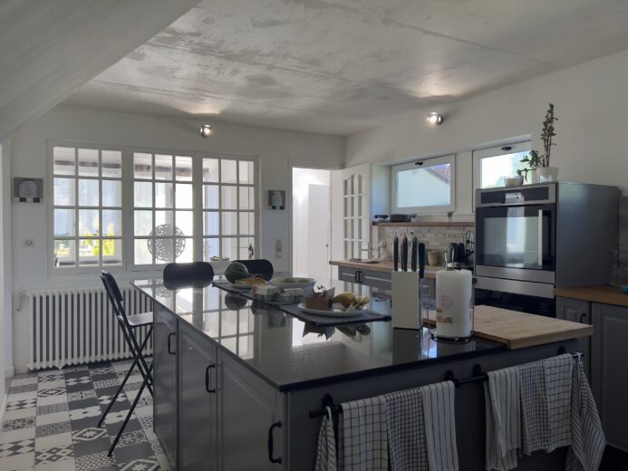 Photos du bien : Exclusivité – Gambais – Charmante maison familiale avec piscine chauffée