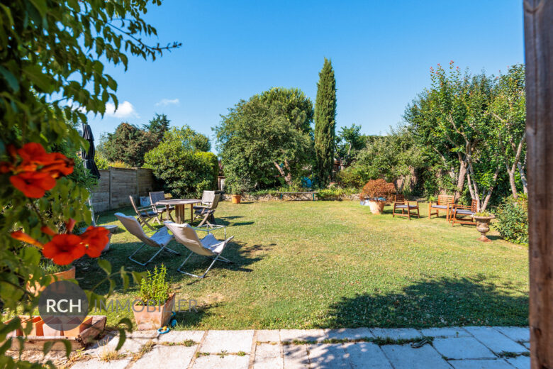 Photos du bien : Montfort-l’Amaury – Maison familiale dans un secteur recherché à deux pas du centre historique
