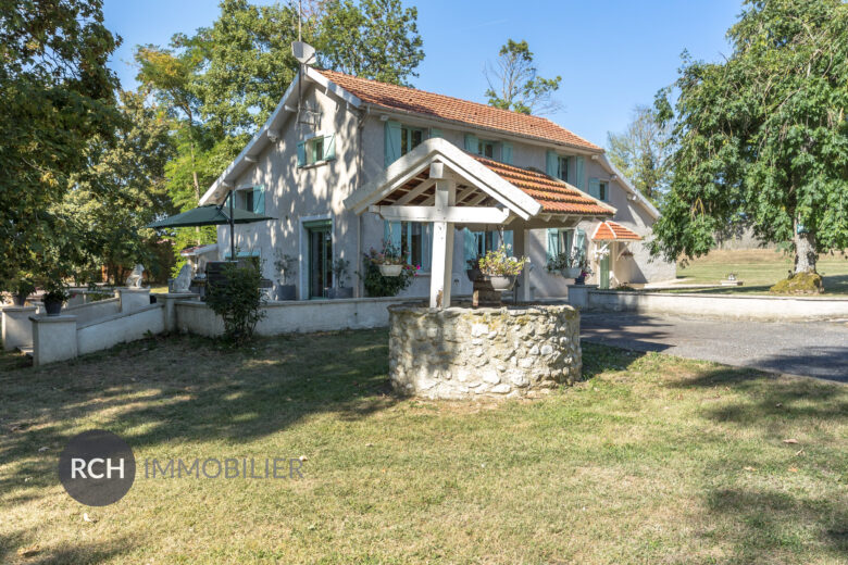 Photos du bien : Houdan – Maison ancienne sur un magnifique parc arboré