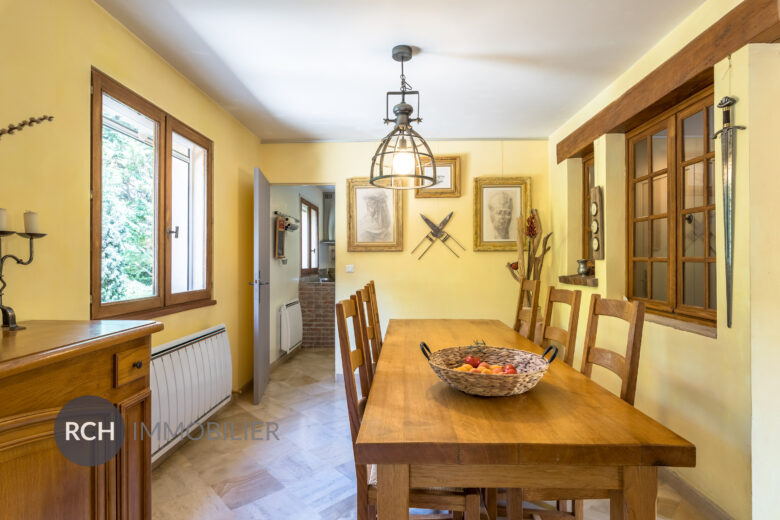 Photos du bien : Les Mesnuls – Belle maison dans un environnement calme et privilégié
