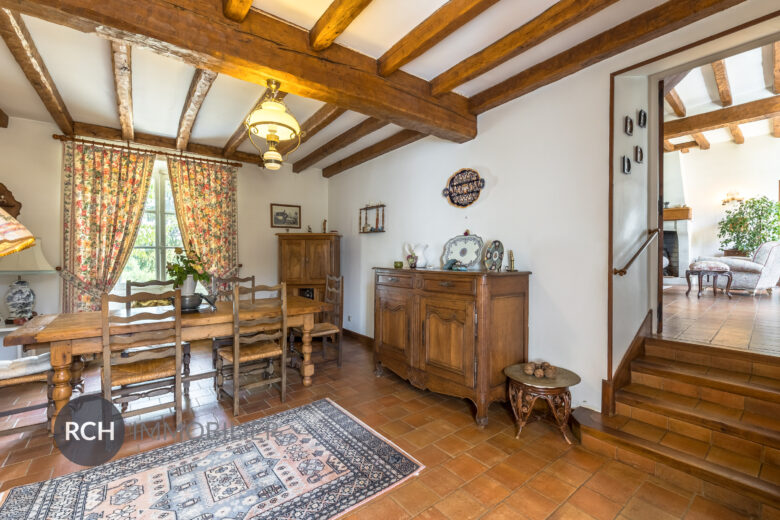 Photos du bien : Exclusivité – Orphin – Belle propriété ancienne avec dépendances