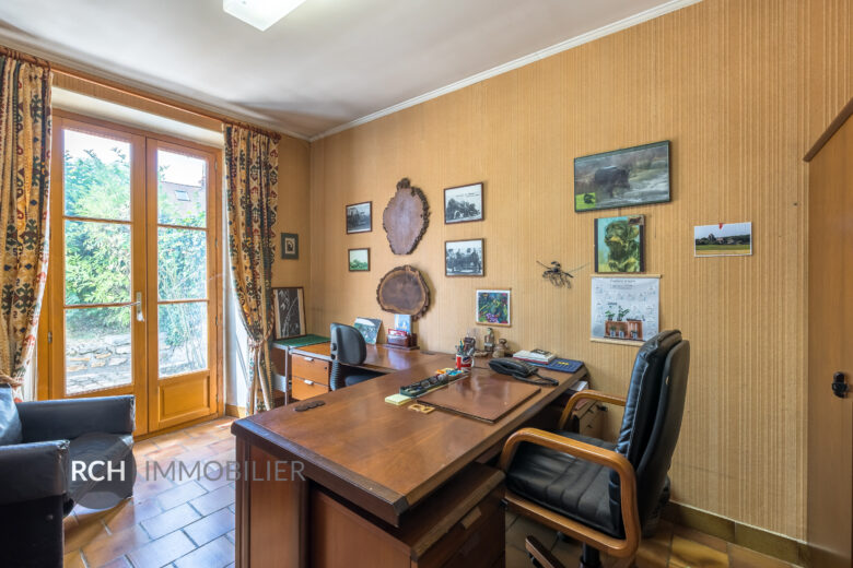 Photos du bien : Exclusivité – Orphin – Belle propriété ancienne avec dépendances