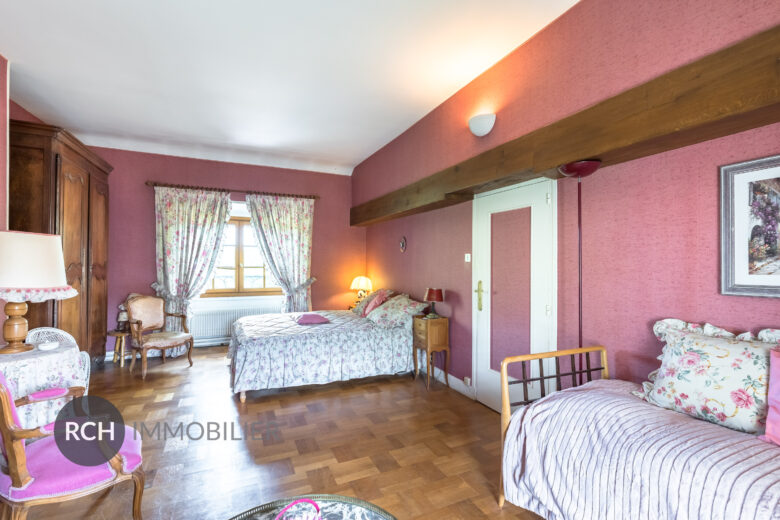 Photos du bien : Exclusivité – Orphin – Belle propriété ancienne avec dépendances