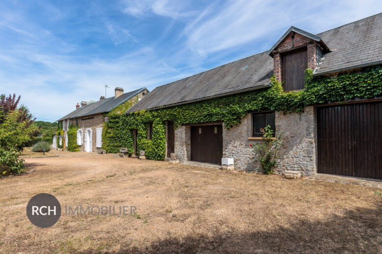 Photos du bien : Exclusivité – Orphin – Joli corps de ferme avec de nombreuses dépendances