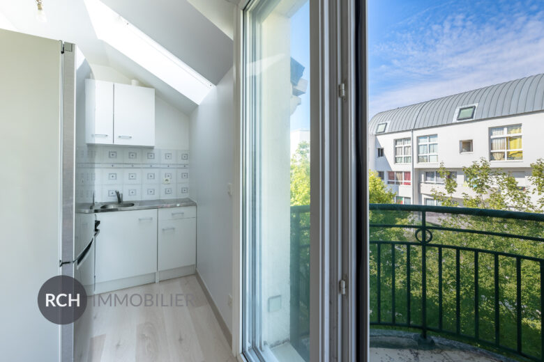 Photos du bien : Exclusivité – Plaisir – Studio avec balcon, dans une copropriété sécurisée