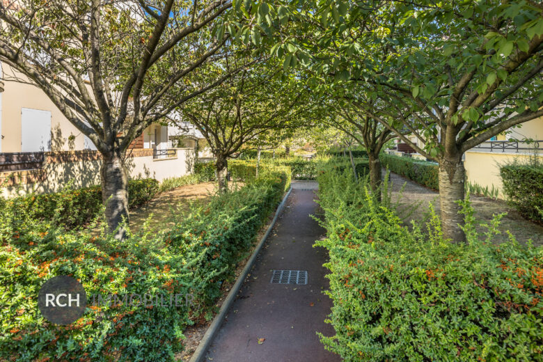 Photos du bien : Exclusivité – Plaisir – Studio avec balcon, dans une copropriété sécurisée