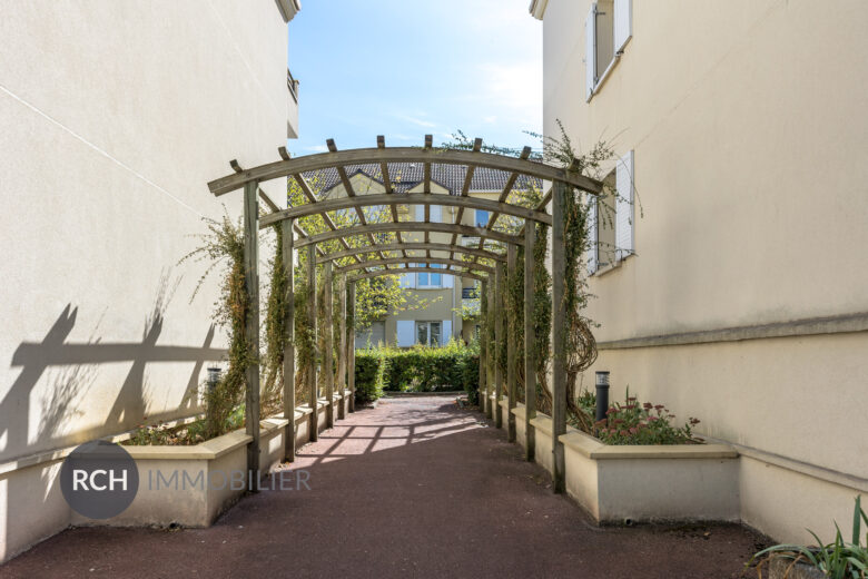 Photos du bien : Exclusivité – Plaisir – Studio avec balcon, dans une copropriété sécurisée