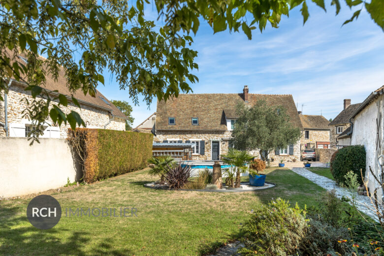 Photos du bien : Le Mesnil-Simon – Maison ancienne rénovée avec dépendances