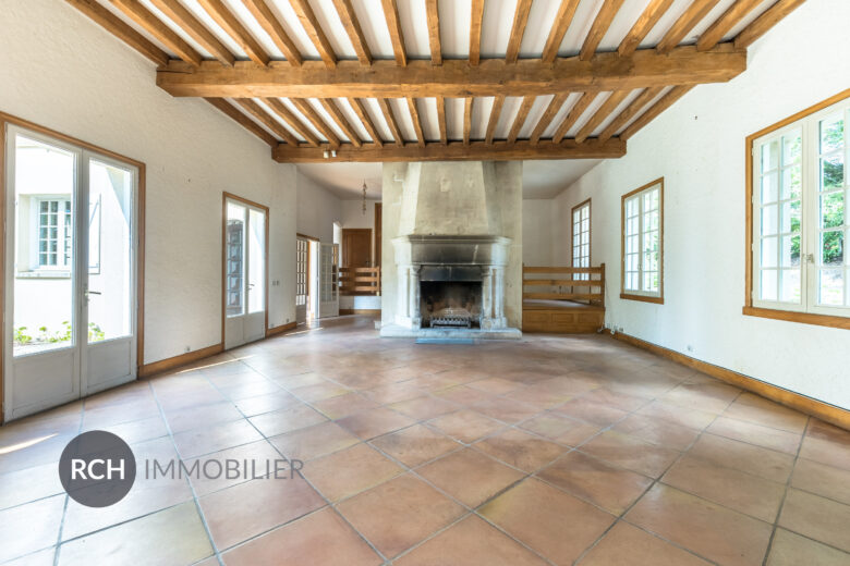 Photos du bien : Neauphle-le-Château – Propriété familiale sur beau terrain arboré