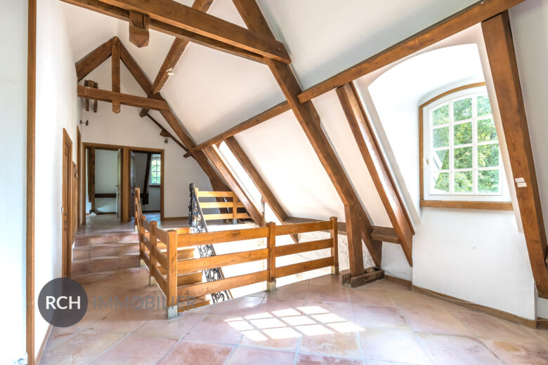 Photos du bien : Neauphle-le-Château – Propriété familiale sur beau terrain arboré