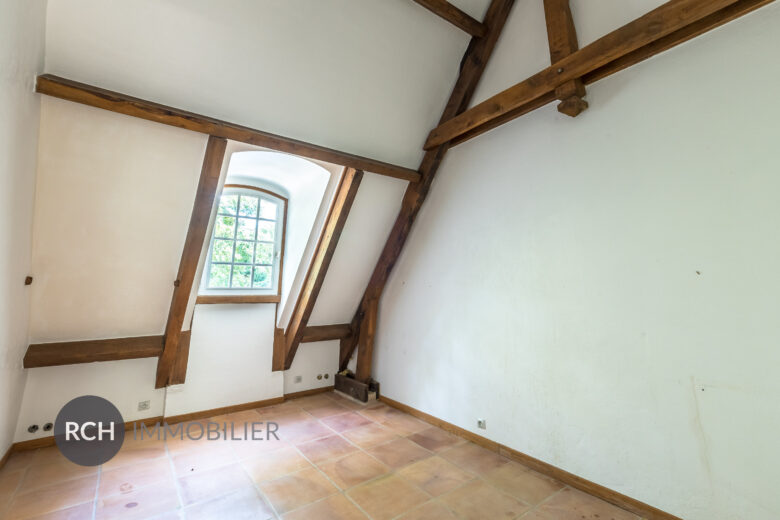 Photos du bien : Neauphle-le-Château – Propriété familiale sur beau terrain arboré