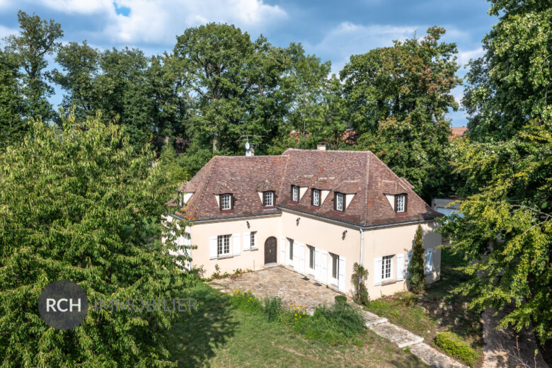 Photos du bien : Neauphle-le-Château – Propriété familiale sur beau terrain arboré