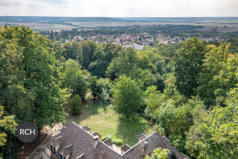Photos du bien : Neauphle-le-Château – Propriété familiale sur beau terrain arboré