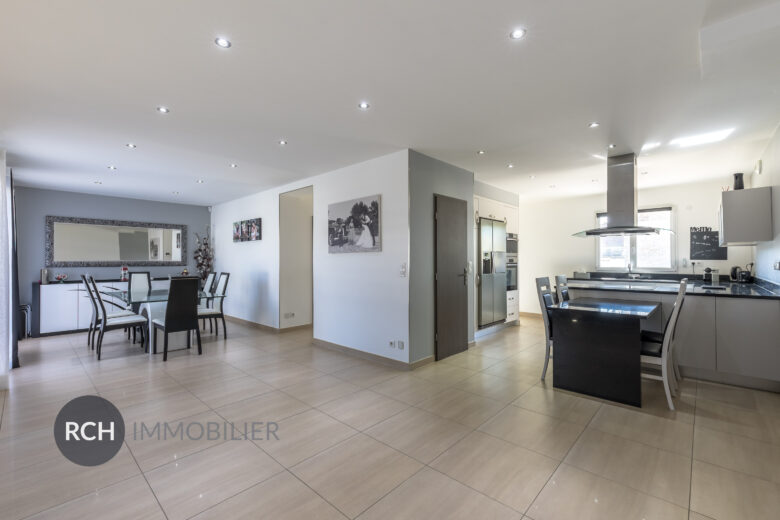 Photos du bien : Auteuil-le-Roi – Maison moderne avec école à pied