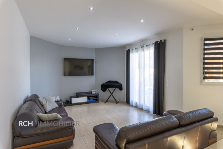 Photos du bien : Auteuil-le-Roi – Maison moderne avec école à pied