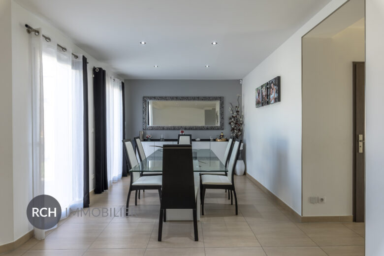 Photos du bien : Auteuil-le-Roi – Maison moderne avec école à pied