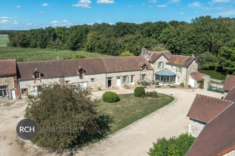 Photos du bien : Orphin – Magnifique corps de ferme avec dépendances