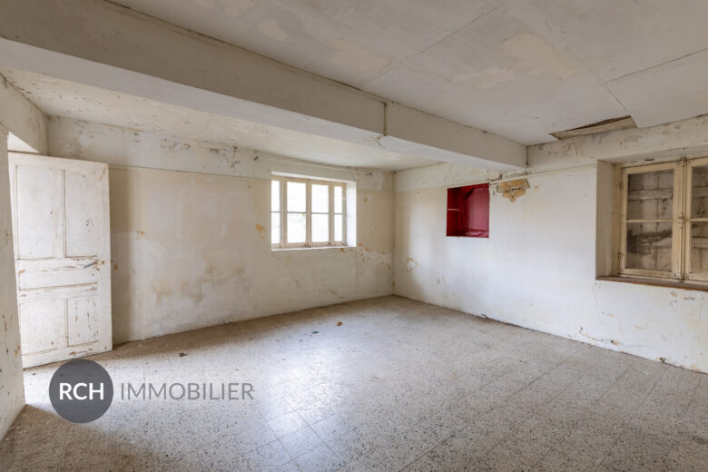 Photos du bien : Richebourg – Grange à aménager d’environ 215 m²