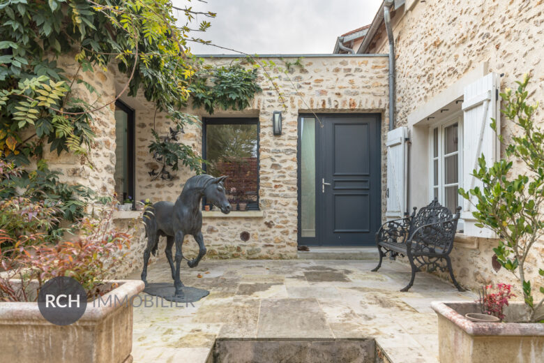 Photos du bien : Exclusivité – Saint-Léger-en-Yvelines – Charmante Propriété au coeur du village avec commerces à pied