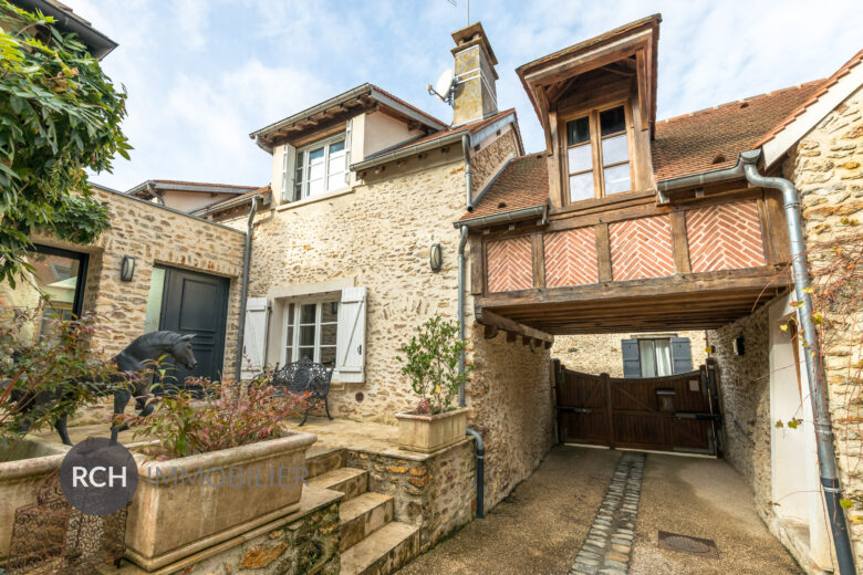 Photos du bien : Exclusivité – Saint-Léger-en-Yvelines – Charmante Propriété au coeur du village avec commerces à pied
