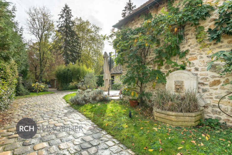 Photos du bien : Exclusivité – Saint-Léger-en-Yvelines – Charmante Propriété au coeur du village avec commerces à pied