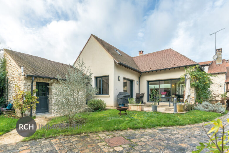 Photos du bien : Exclusivité – Saint-Léger-en-Yvelines – Charmante Propriété au coeur du village avec commerces à pied