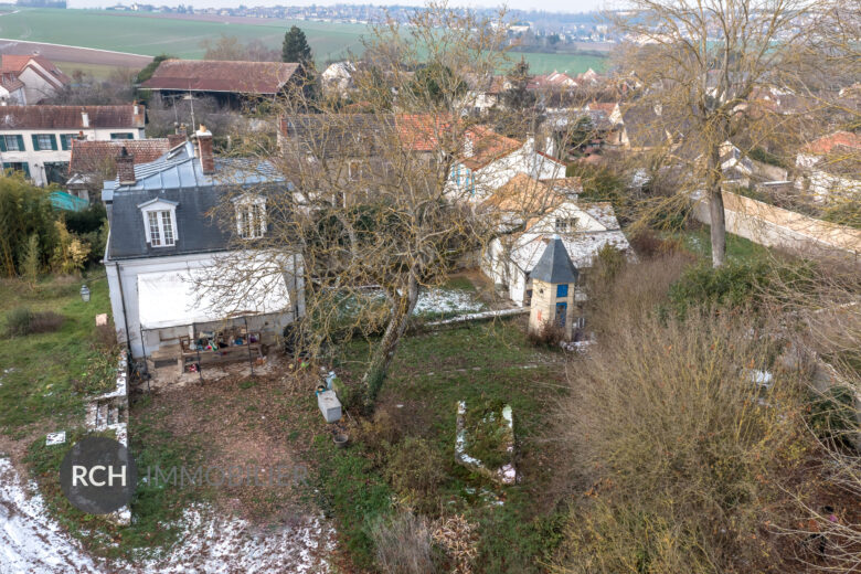 Photos du bien : Thiverval-Grignon – Propriété ancienne avec piscine dans un village recherché