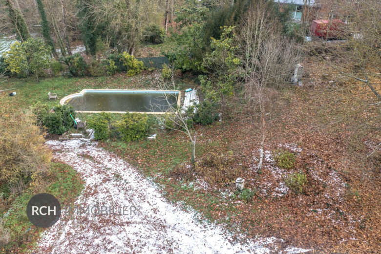 Photos du bien : Thiverval-Grignon – Propriété ancienne avec piscine dans un village recherché