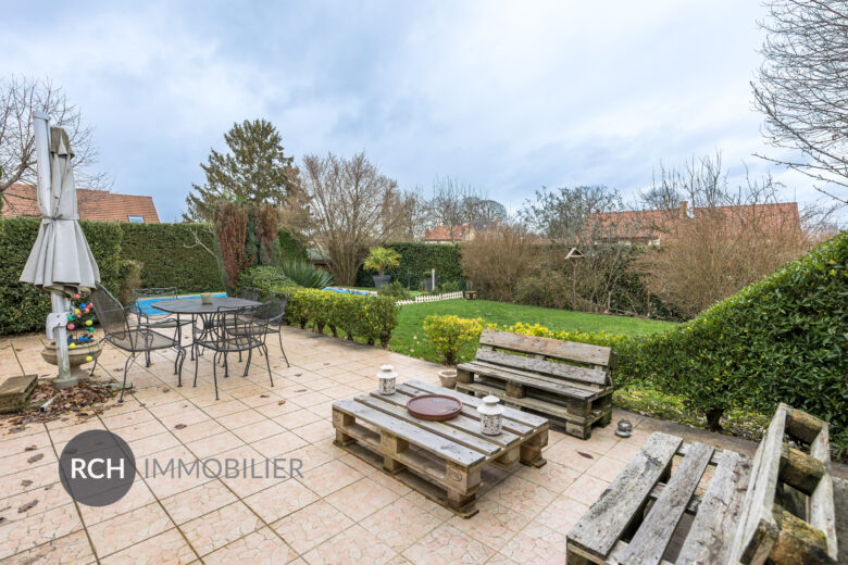 Photos du bien : Galluis – Jolie maison familiale avec piscine chauffée