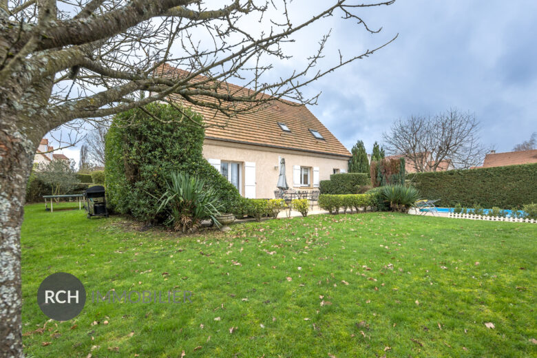 Photos du bien : Galluis – Jolie maison familiale avec piscine chauffée