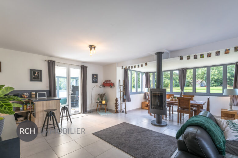 Photos du bien : Grosrouvre – Maison contemporaine avec piscine à débordement sur un beau terrain