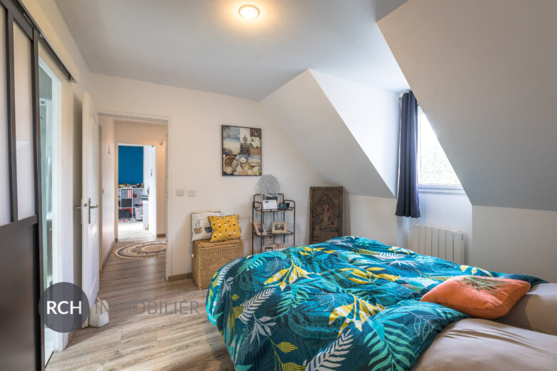 Photos du bien : Grosrouvre – Maison contemporaine avec piscine à débordement sur un beau terrain